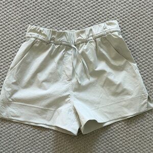 Relaxed Drawstring Lululemon Shorts in Light Cream
